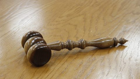 Illustrative photo: gavel, wood, courtroom