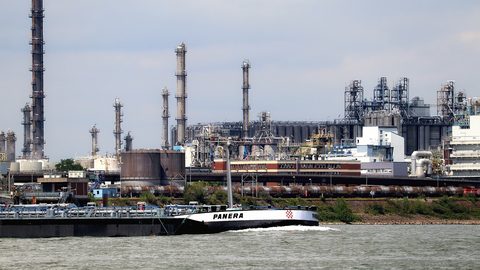 Illustrative photo: rhine, industry, refinery